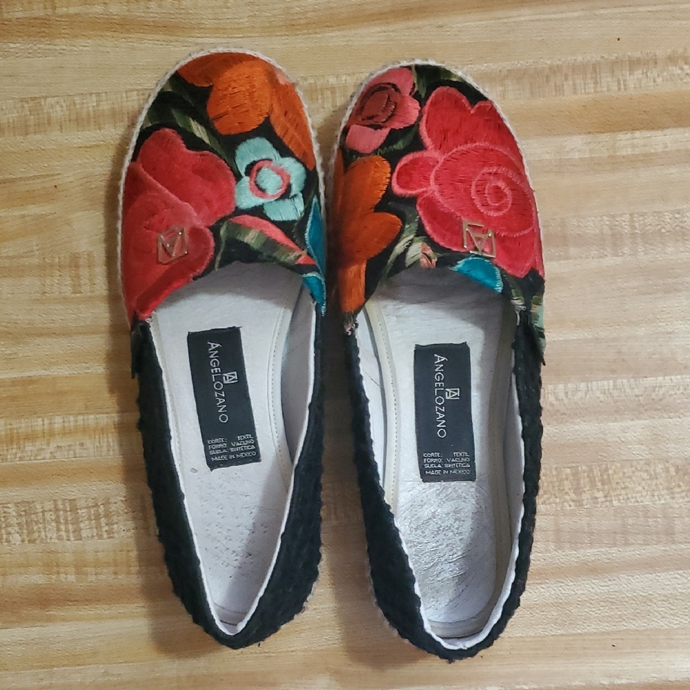 Women's Floral Espadrilles - Red and Black